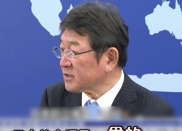 日本外相开记者会，一个记者站起来，当着面问了两句话：“你承认中国对台湾有主权吗？