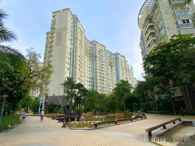 后海超大社区蔚蓝海岸，108平3房，单价只要8万，

蔚蓝海岸，位于南山后海片区