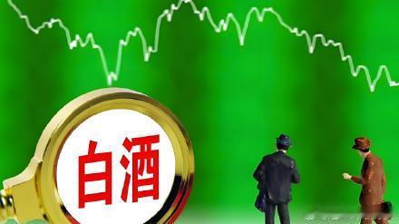 关于白酒，想来想去，今天我还是正式打算放弃，这个行业往后看，想要反转非常难，可能
