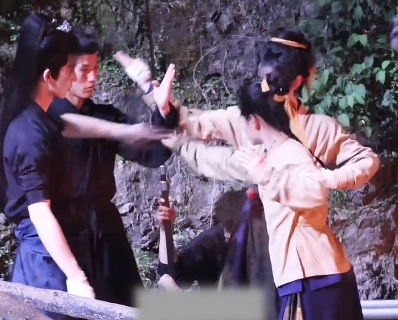 张凌赫和田曦薇都是天生神力 逐玉酸涩 逐玉酸涩，谁懂最后一场戏，两个人反复尝试着