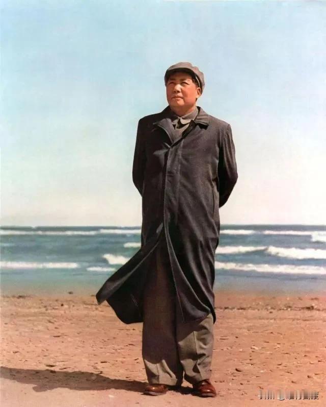 今天是中国共产党建党105周年。在这伟大的节日里，令人不由得更加怀念毛主席，怀念