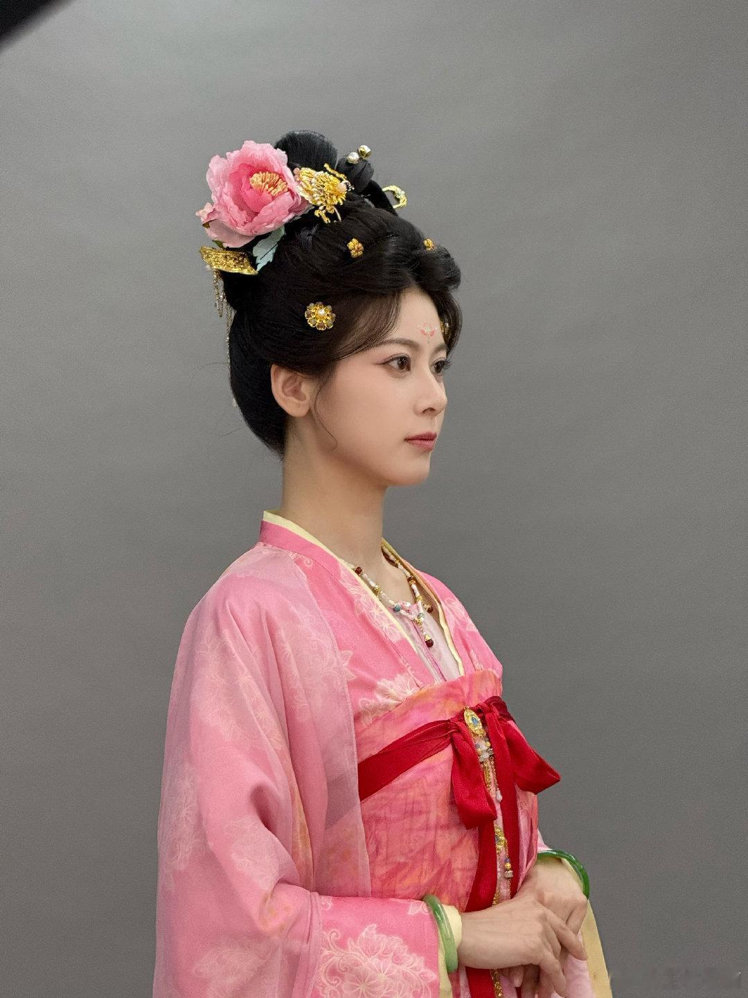 赵昭仪我严馥之绝不做深宅怨女 赵昭仪的严馥之预定爆款角色！英气满满的她眼神超坚韧
