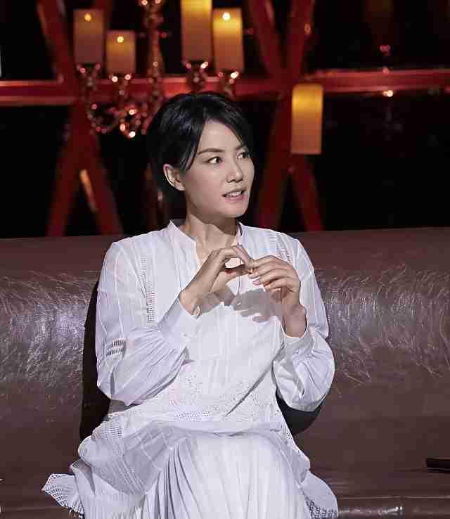 1997年王菲揣着6000万巨款回北京时，谁也没想到她会一头扎进房地产。
 
那