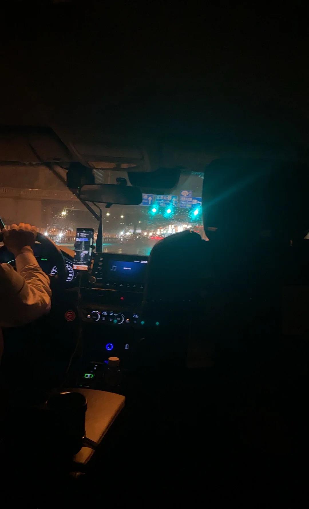 天津老张接了单38元一口价，本想早点跑完接娃放学，结果半路堵在晚高峰。

12公