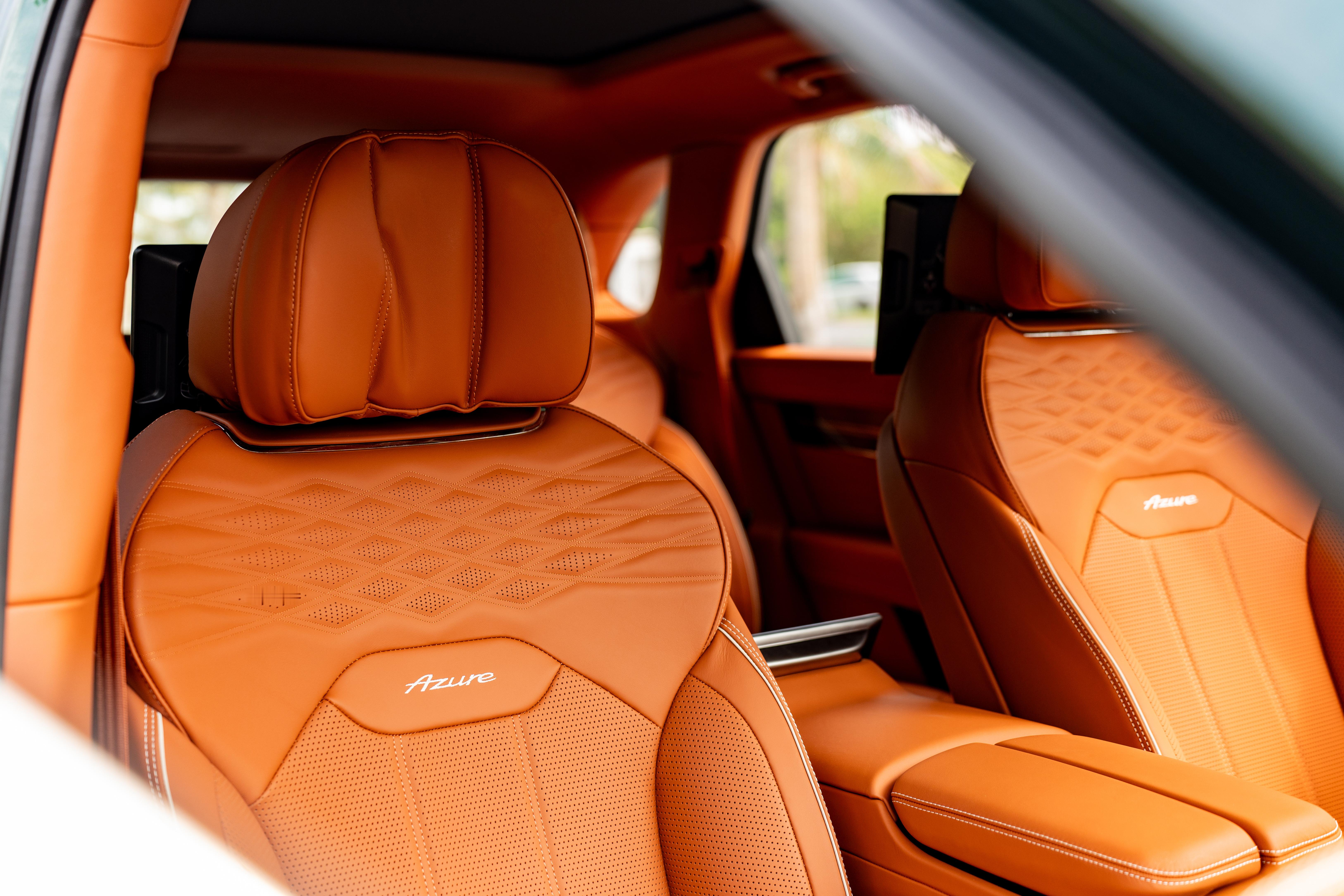 Bentley Bentayga EWB Azure 新车
