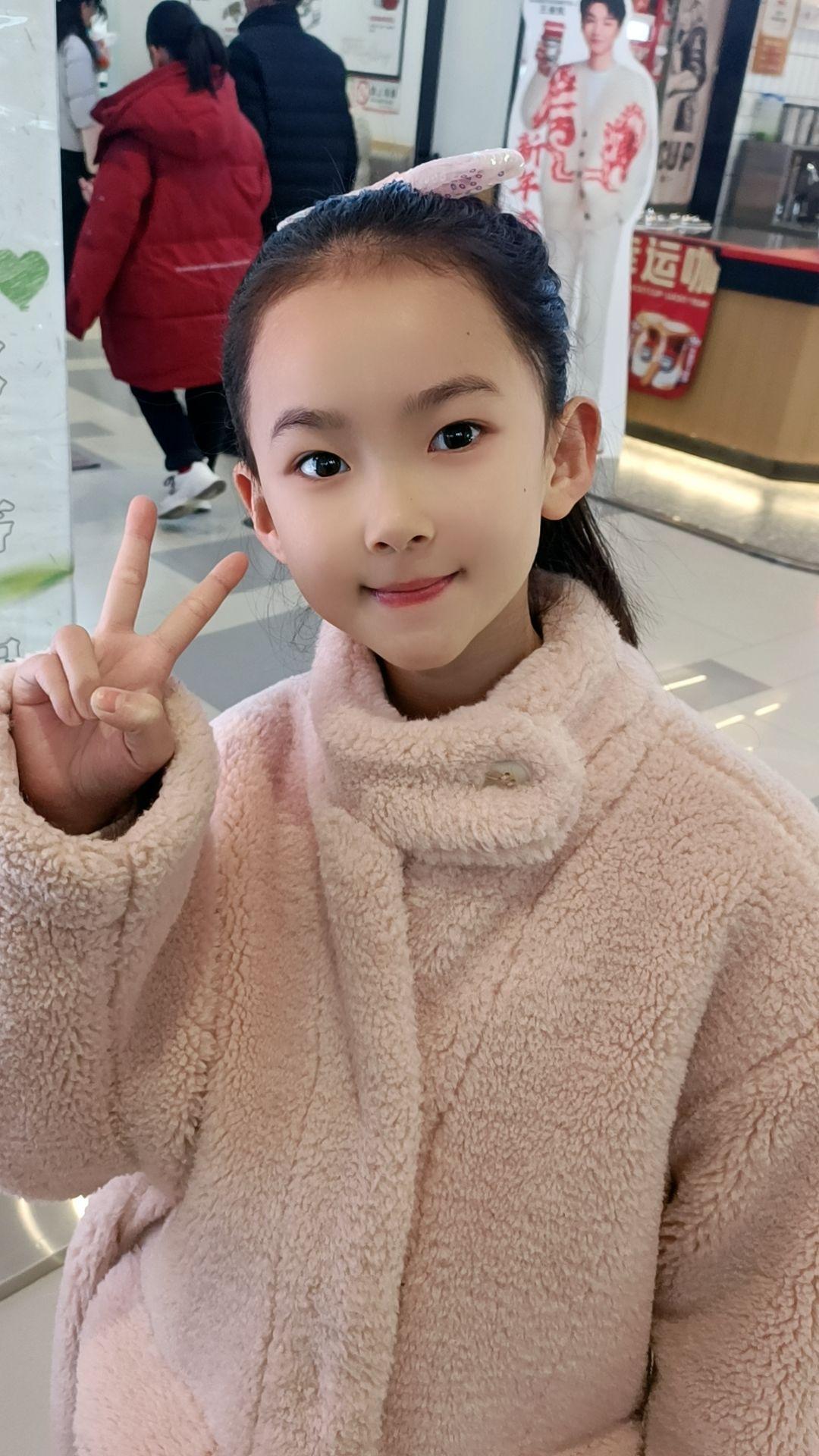 超有镜头感的小女孩 每天都要甜甜的 无忧无虑的童年 我的女孩👧🏻