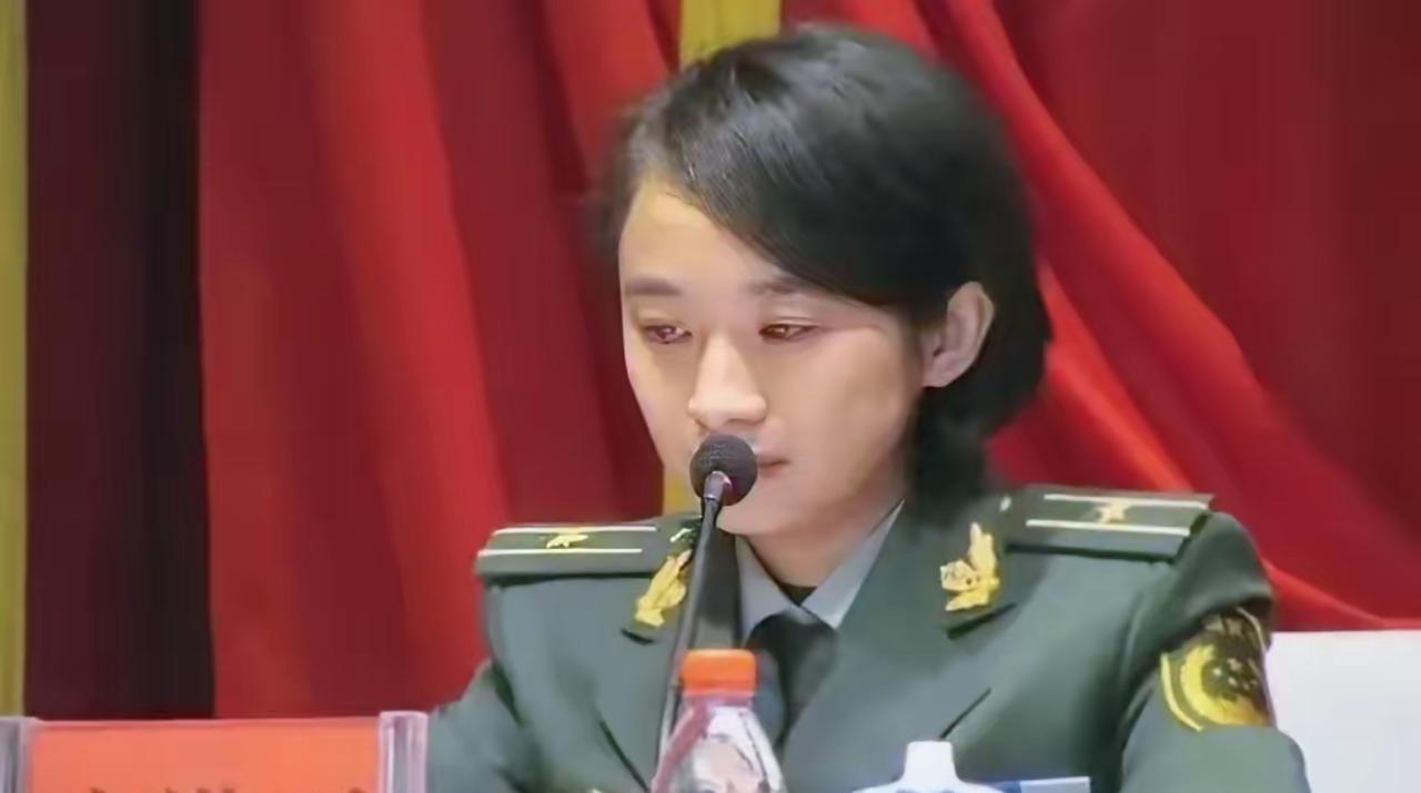 31岁女教师破格授少校警衔遭全网质疑，一句话打脸所有非议

31岁女教师特招入伍
