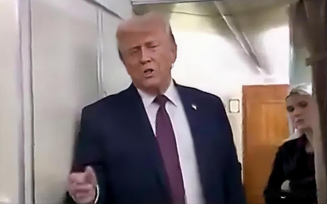 特朗普回应普京用冻结的俄资产来支付他加入和平委员会的会费，“我还不太清楚这件事，