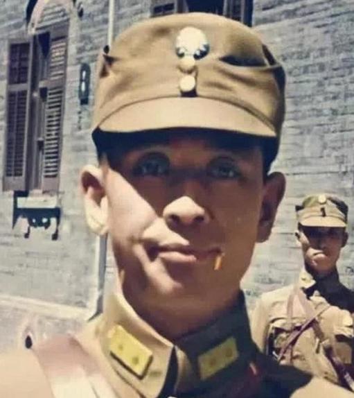 成都解放前夕，国军上将孙震携带数百两黄金飞逃台湾，临走时将部队交给侄子孙元良。孙