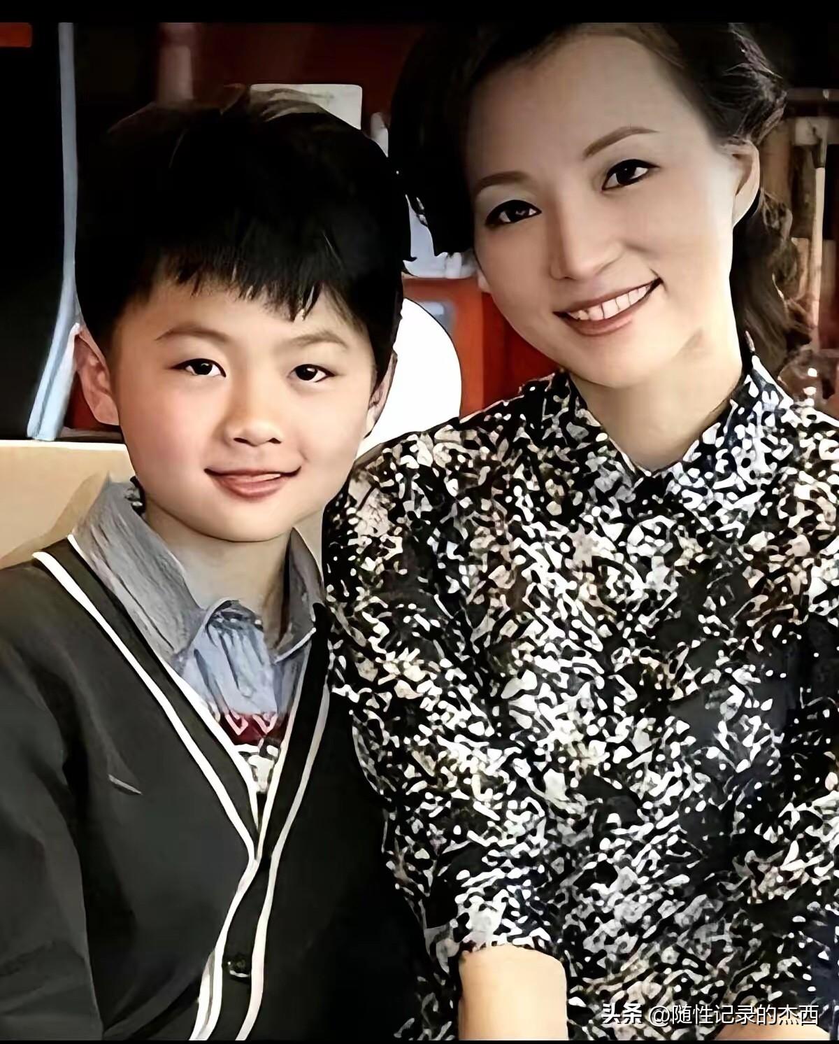 央视才女董卿在颜值上看确实是一个普普通通的中年女人，但只要她主持过的节目都受到了