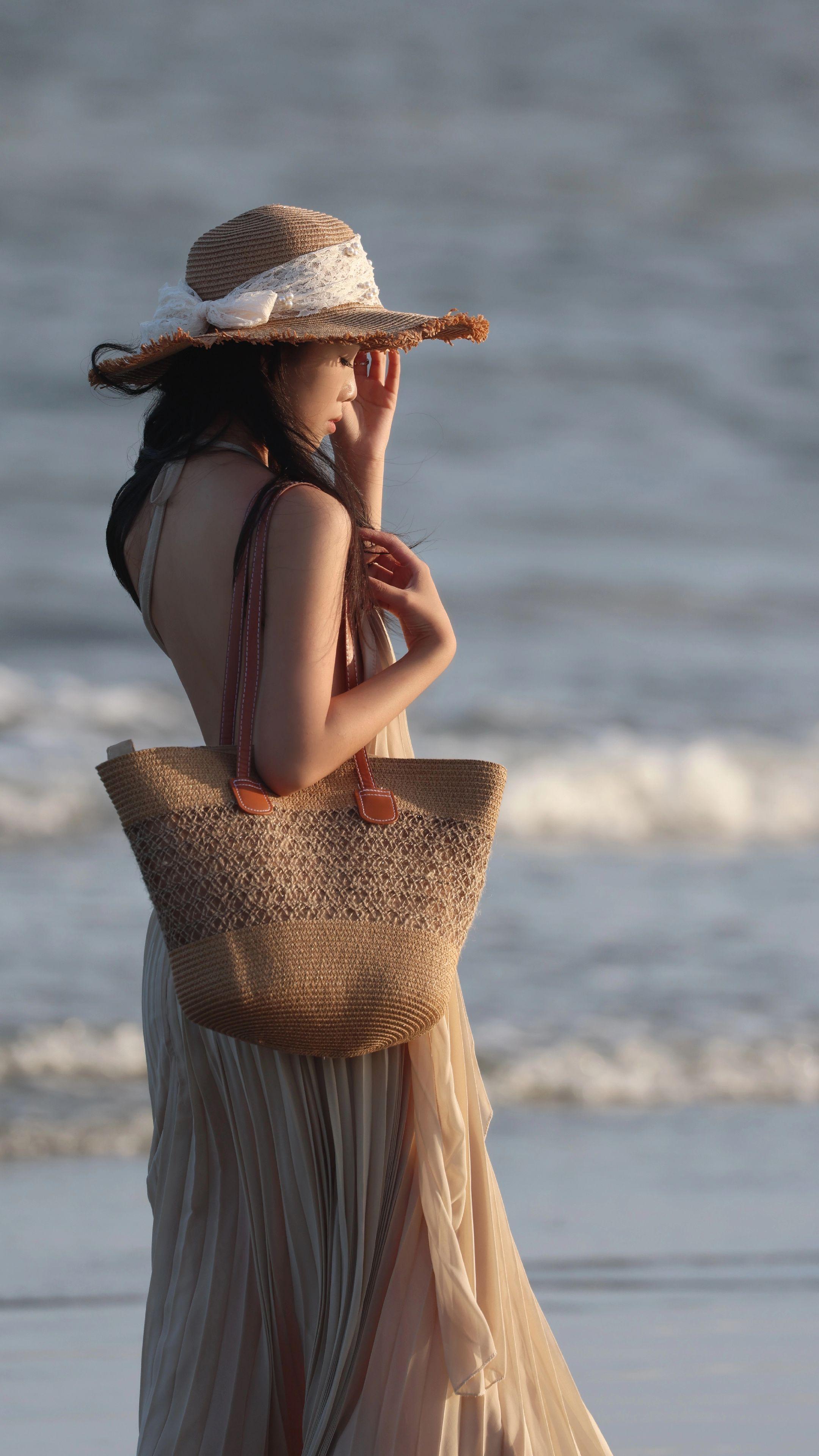 夏天该有的样子 海风轻轻吹 沙滩美女