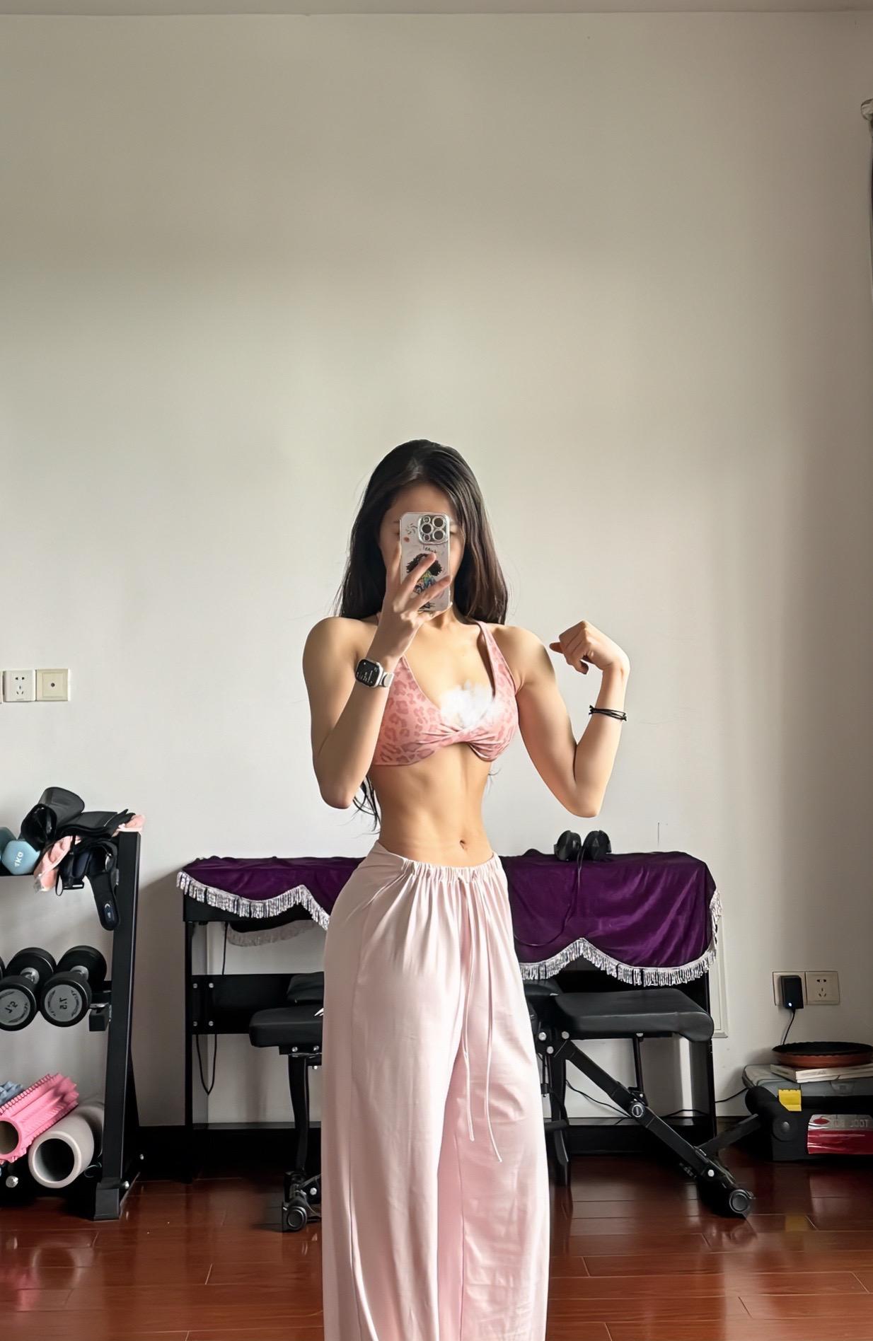 顶级的爽感。就是完全的自控和完全的自律，把自己的余生当作一件艺术品去全...