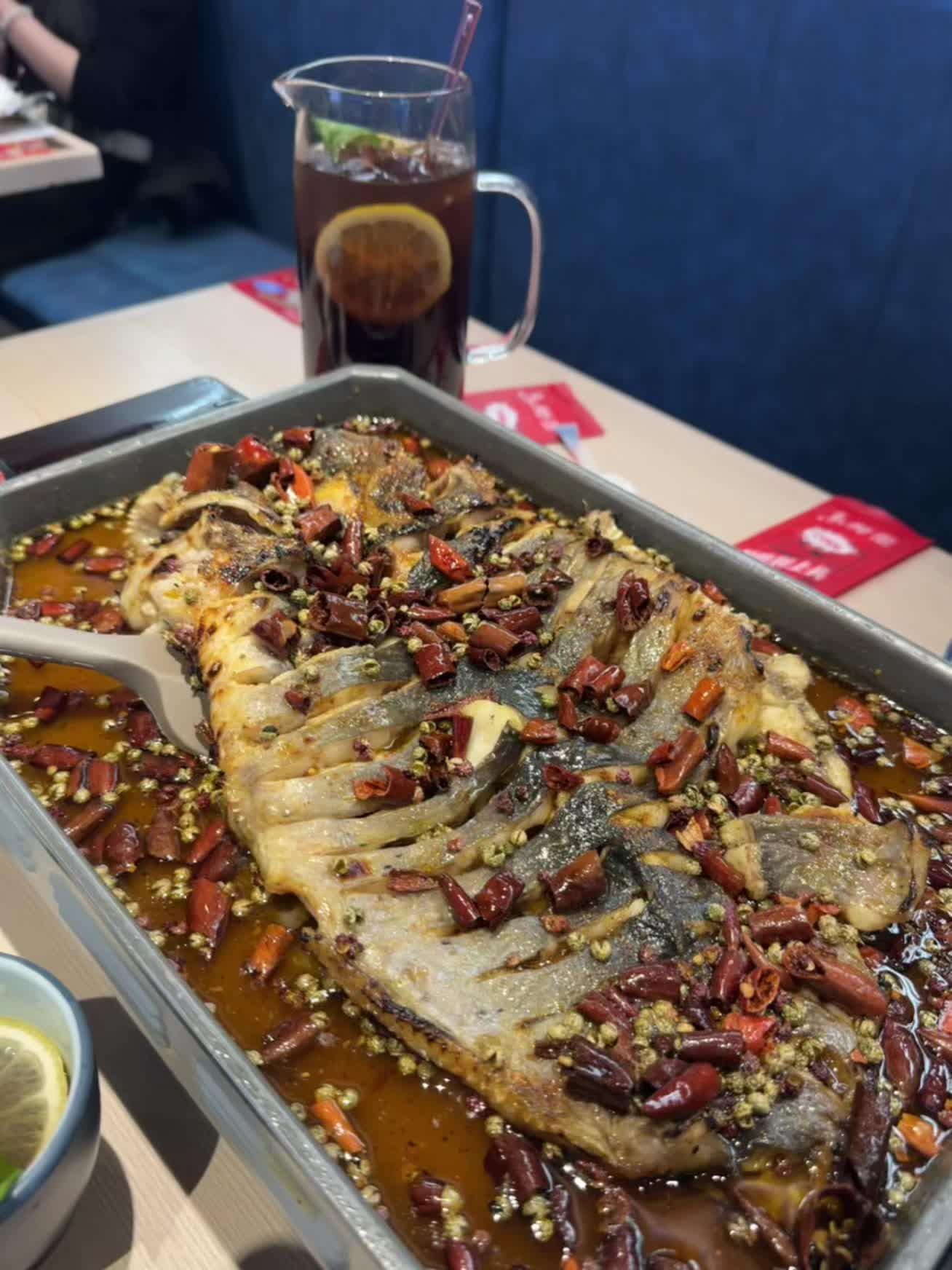 鱼酷你真良心啊！这么新鲜的烤鱼，两人吃饱饱才一百出头