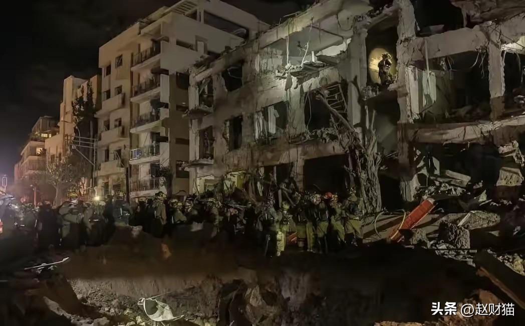 铁穹拦不住！伊朗导弹砸穿特拉维夫，弹坑深达2米，整栋建筑直接报废
 
伊朗昨晚发