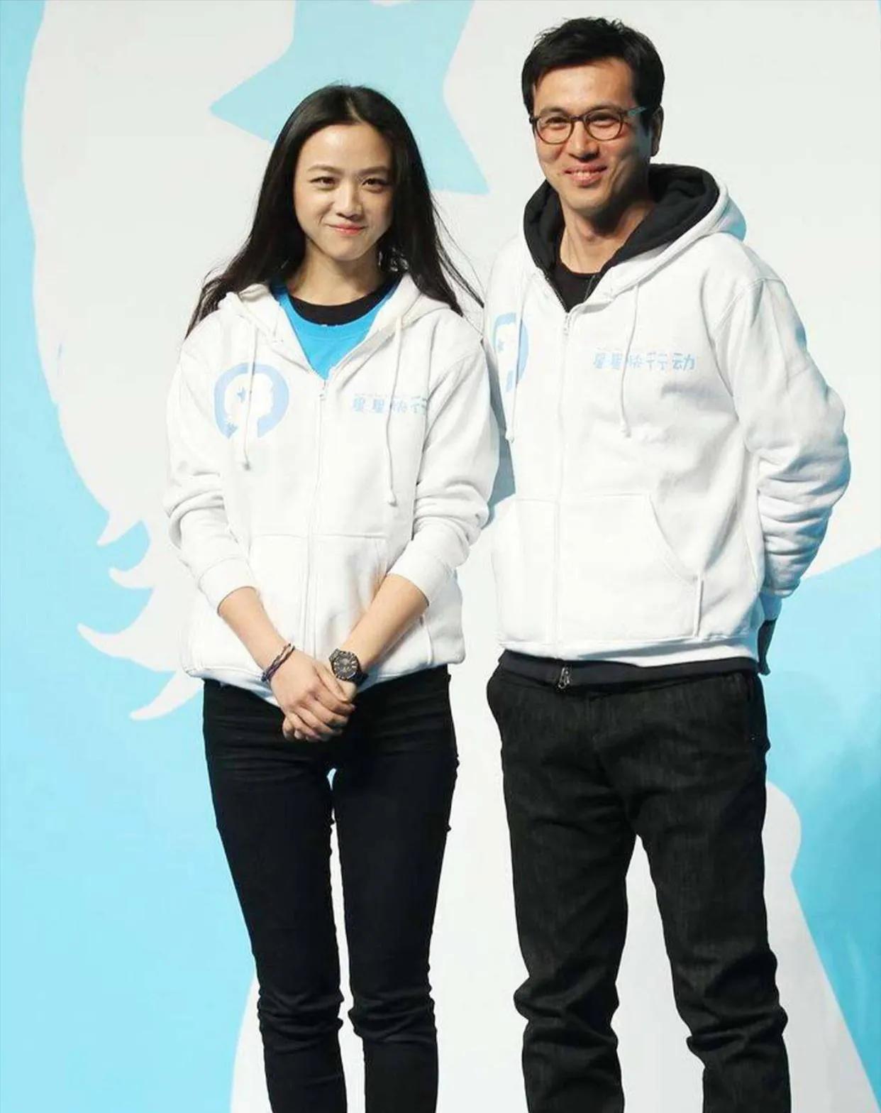 汤唯：在最好的年纪嫁给“韩国导演”金泰勇，婚后生一女幸福美满。
金泰勇是一名导演