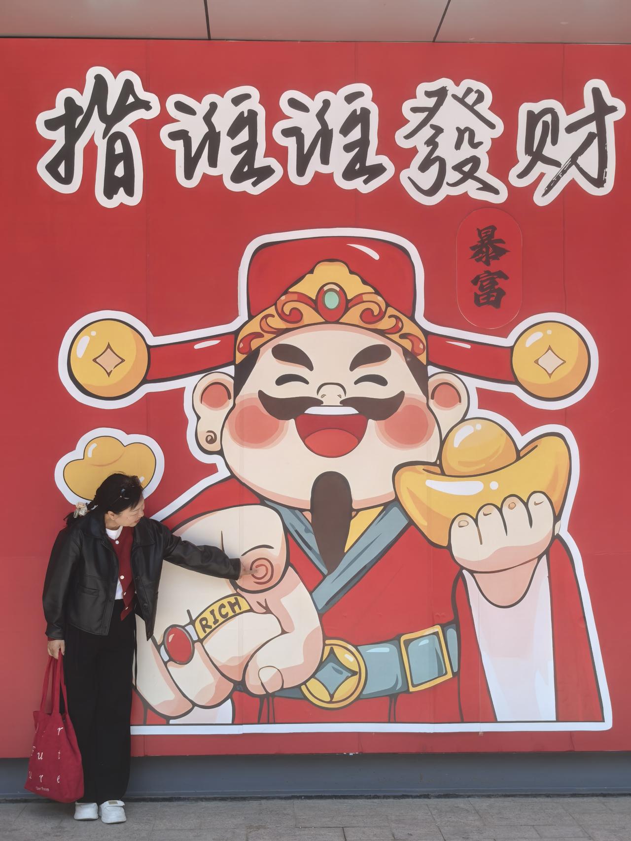 我有个女同事，今年37了，父亲因病去世了，她和母亲相依为命。

其实她长的挺好看