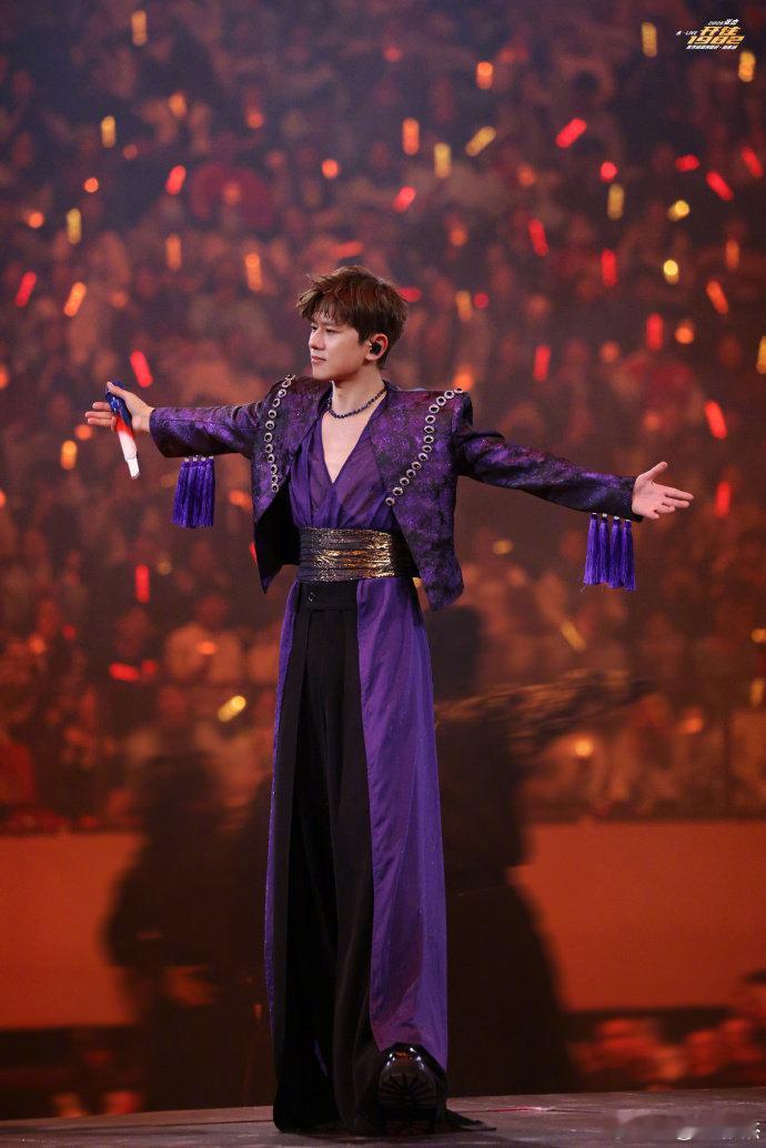 张杰在万得福的未来福尽兴唱吧 张杰唱《习惯了》直接梦回放学路揣着 MP3 听歌的