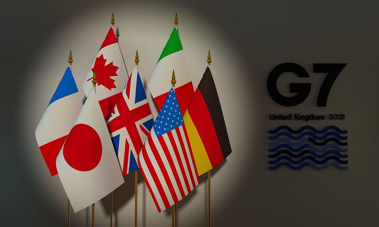 前些年以美国为首的发达国家，提出了碳排放的问题，倡导发展清洁能源。
如今为什么西