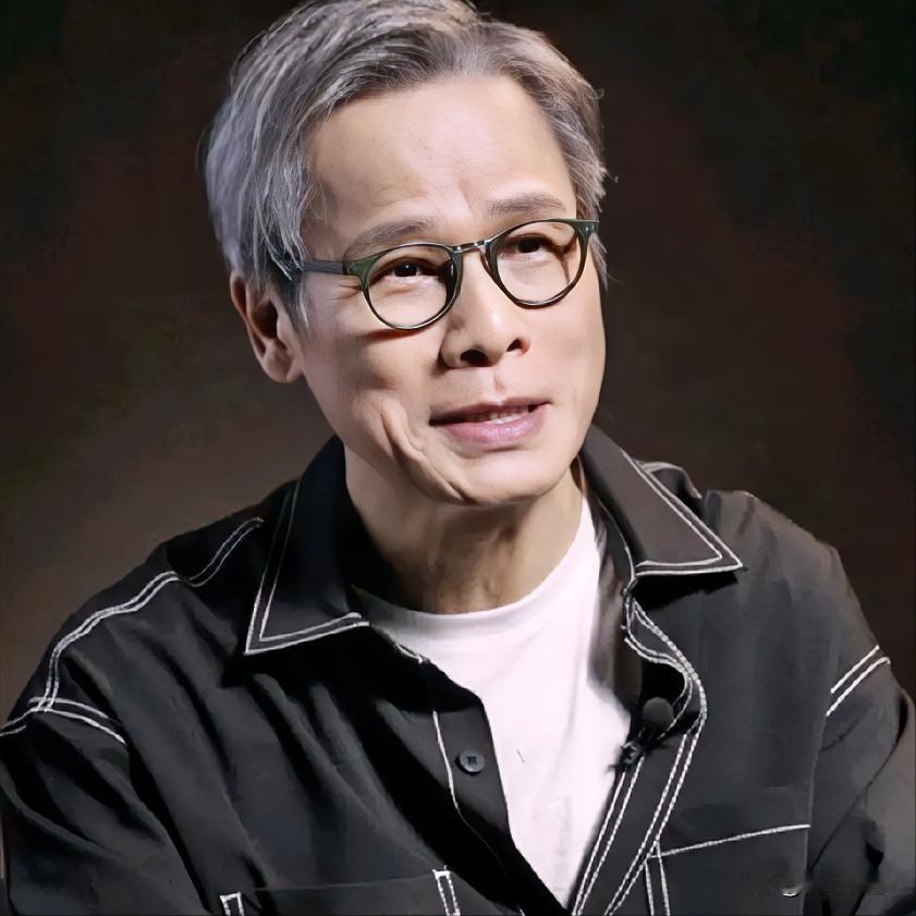 “音乐教父”罗大佑
   罗大佑，1954年出生于中国台湾省台中市，祖籍广东省梅