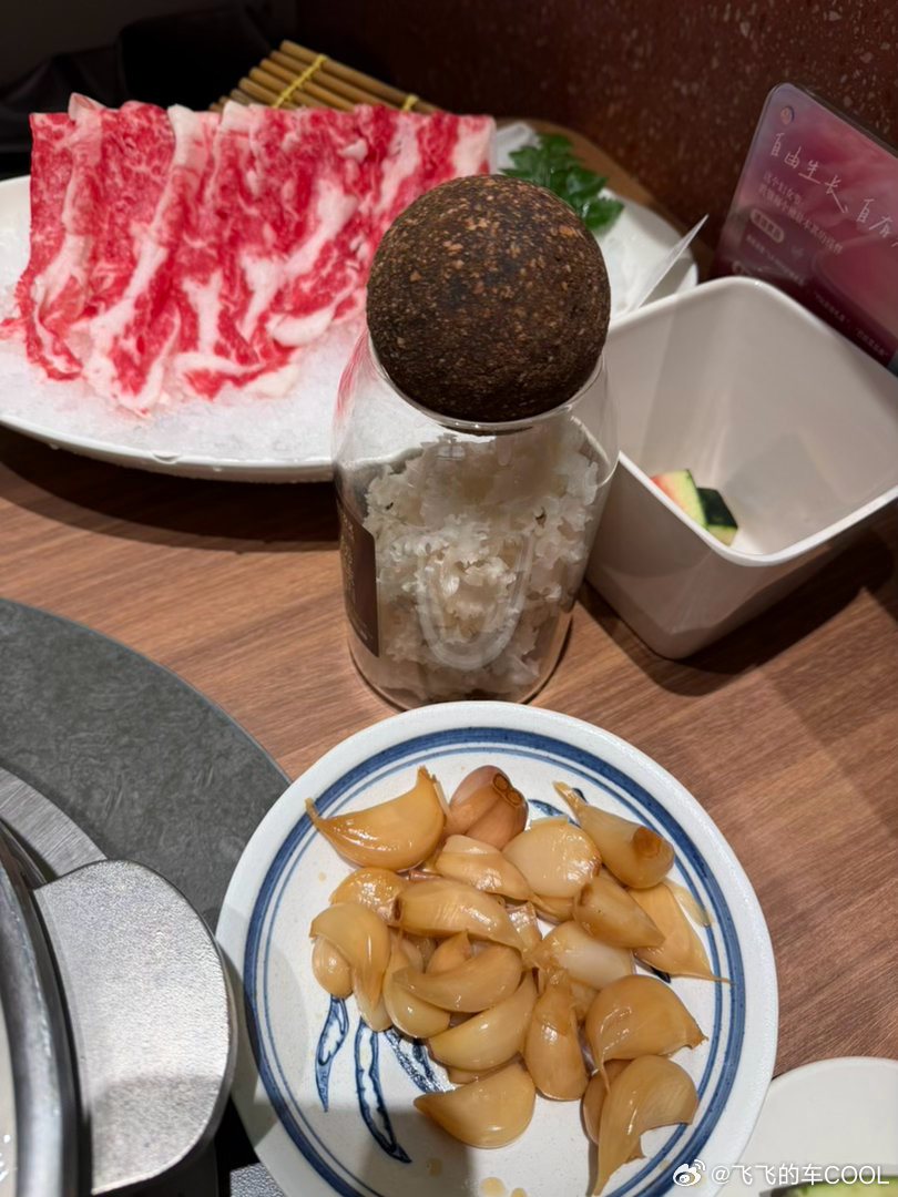 太饿了！出门吃个宵夜你们在干啥呀？ 