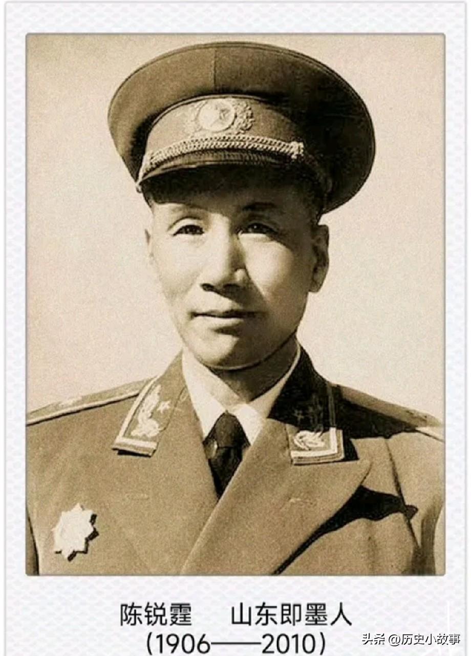 1941年，国军团长陈锐霆投奔新四军后，在夜里被人连捅3刀，杀手走后，伤重的他本