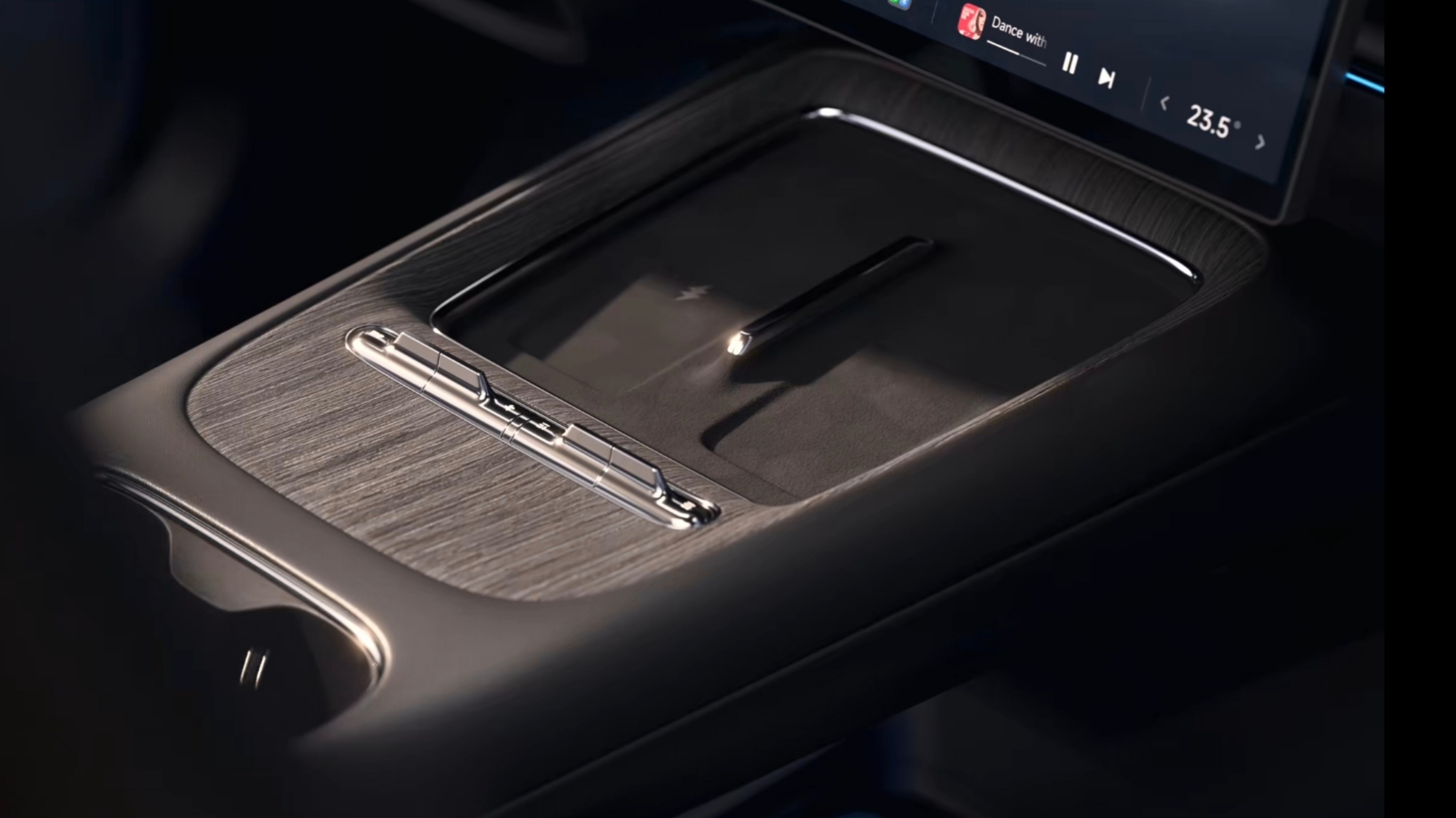 新款SU7中控台这里的设计终于改了，质感比老款好太多