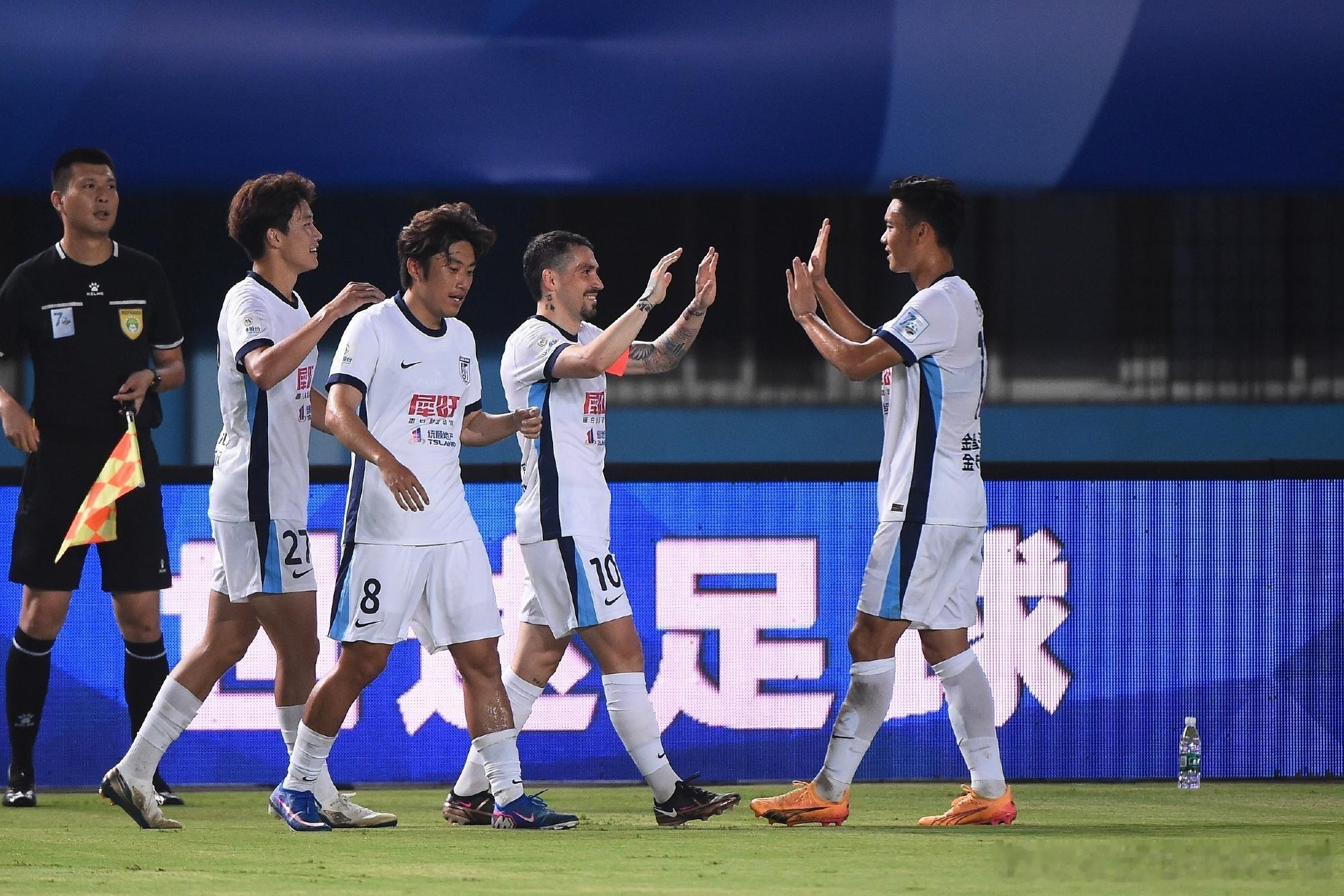 在2026赛季中超联赛第21轮的焦点战中，河南队主场1-1战平大连英博。上半场，
