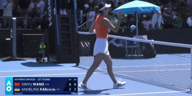 王欣瑜6-3,6-3卡列尼娜
顺利晋级澳网次轮