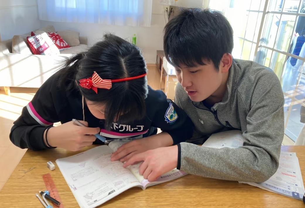 原来张本智和张本美和兄妹俩不仅球打得好，文化成绩也很不错，张本智和考上了早稻田大
