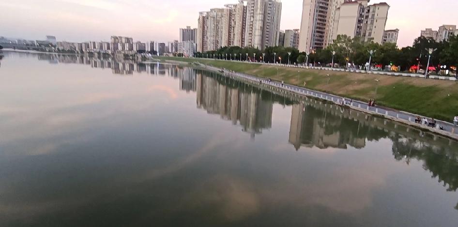 不同姓氏，
就就不是孙子了吗？
闺蜜生了双胞胎男孩，
大儿子跟老公的姓，
小儿子