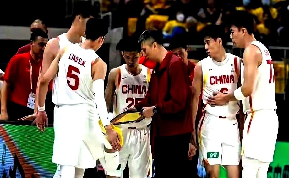 周琦年薪800万，11分12篮板；

这份薪资与数据对比，暴露了球员表现的巨大差