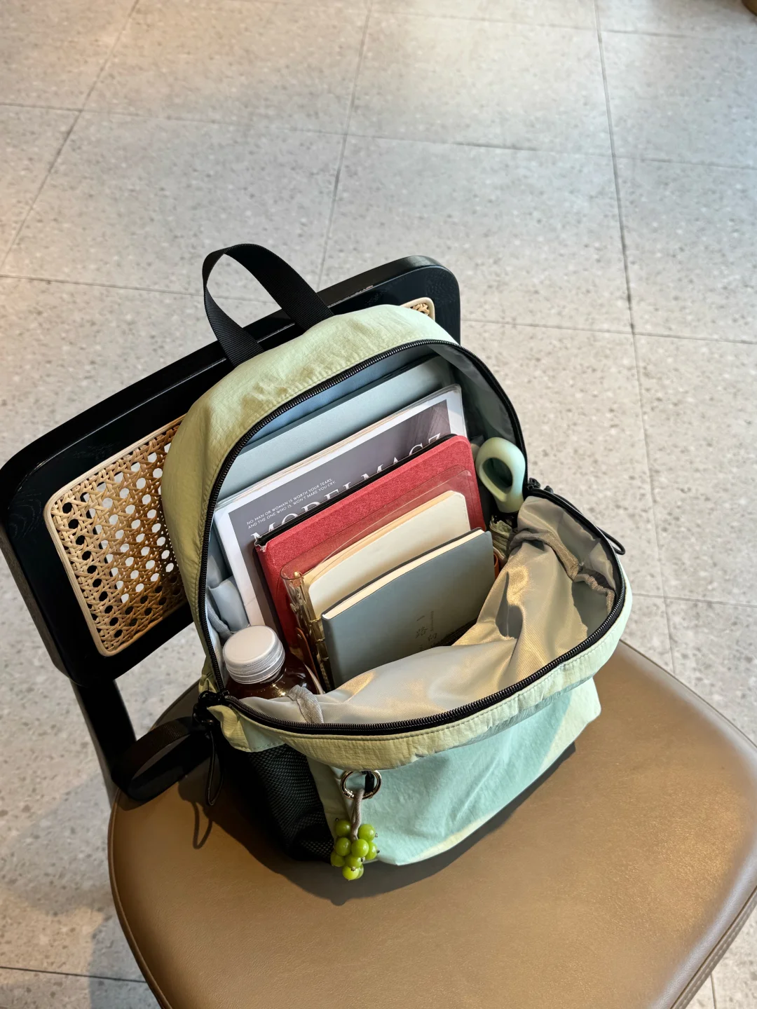小口袋超级多！！ 敲适合旅行的轻便背包🎒