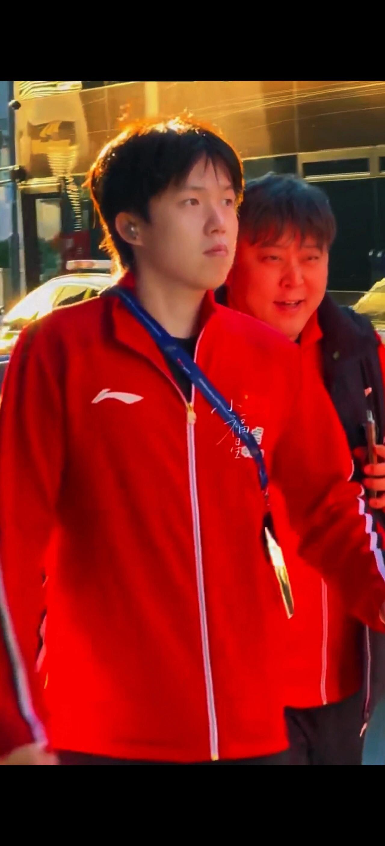 连光都恰似照在他身上，王楚钦的命真的很好，阳光明媚的小伙子，也是拼出来的！
胜利