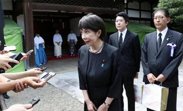 直接叫战犯神社之后，网友抛出扎心一问：“天皇” 这称呼凭什么还在用？外交措辞一个