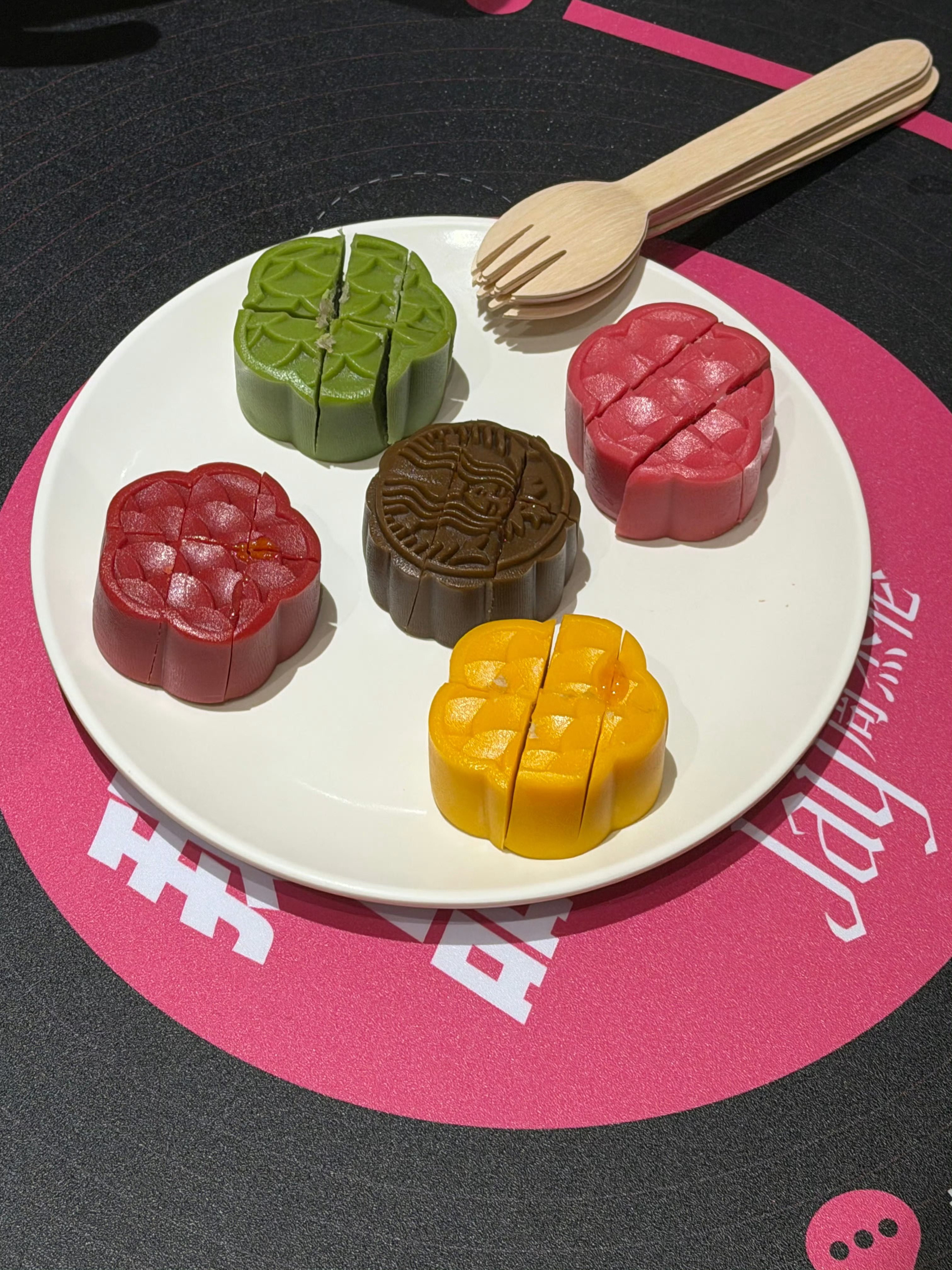 星巴克 有没有宝宝想吃月饼的啊，超级优惠 
