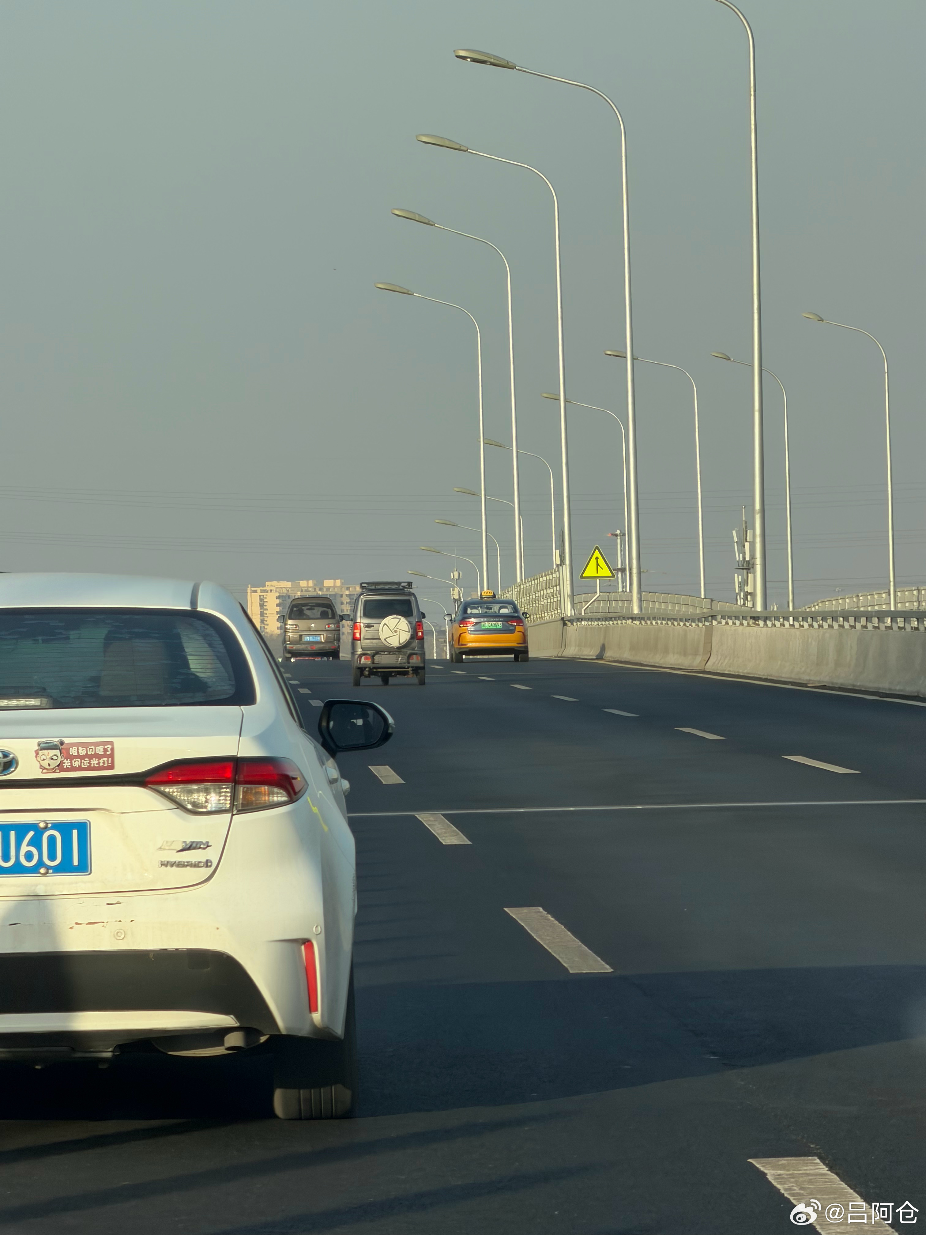 太前卫了，开80没追上老头乐。 北京