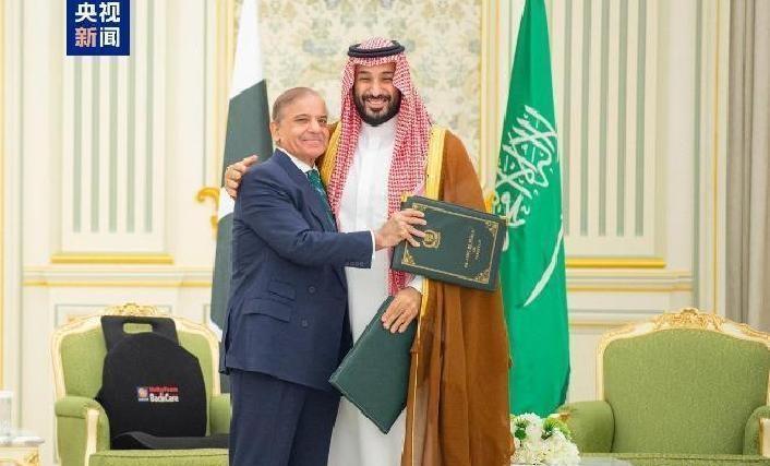 花天价请的保镖，居然帮着别人来砸自家场子？看清美国真面目后，卡塔尔直接掀了桌子，