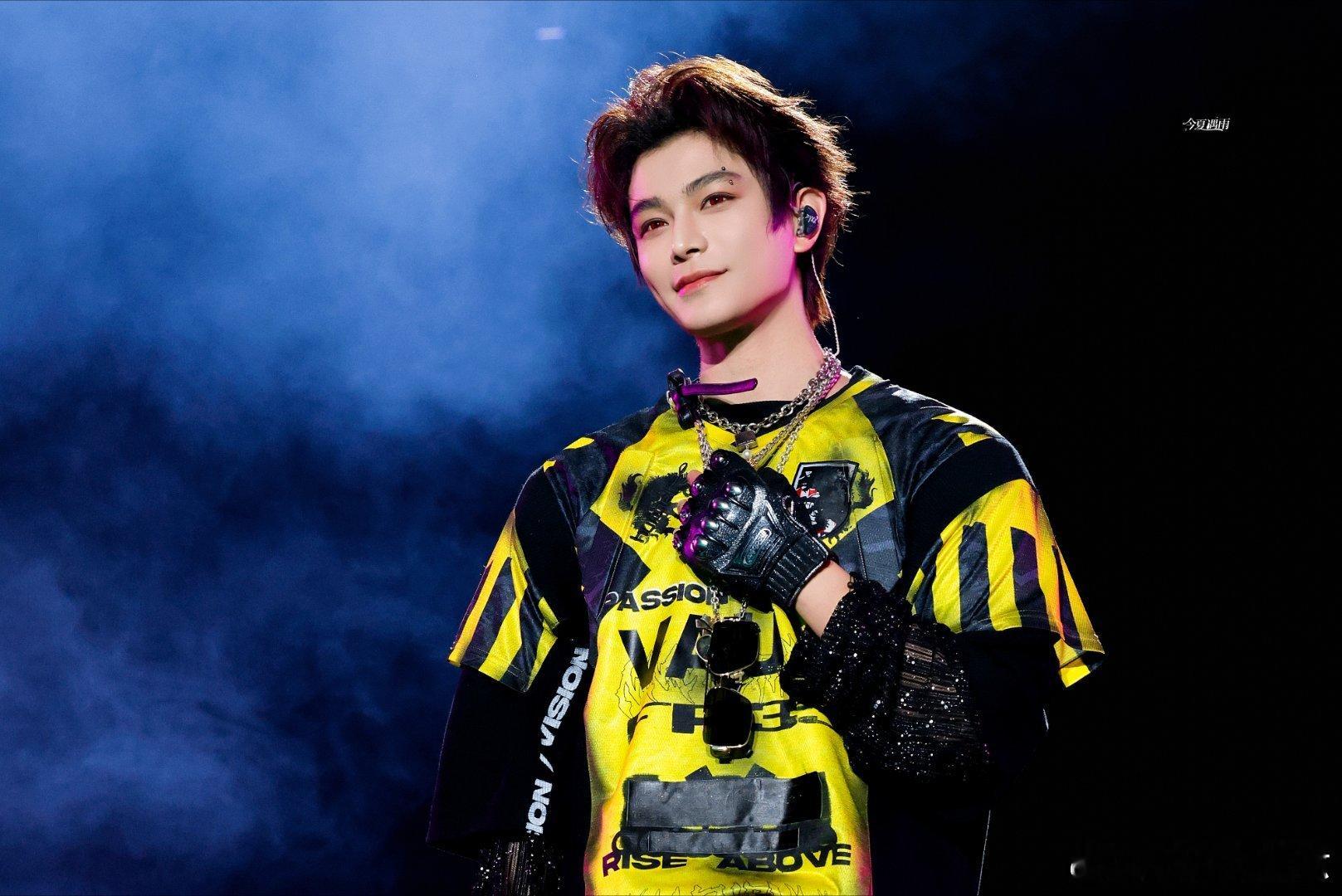 丨丁禹兮南部档案丨丁禹兮张海虾但行万里路，不问前程，不问归途，只盼久久与君相伴。