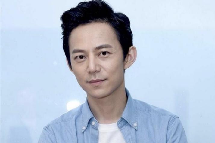 最近，《中学生百科》杂志告知大家，何炅主持了26年的专栏“快乐如何”不再更新了。