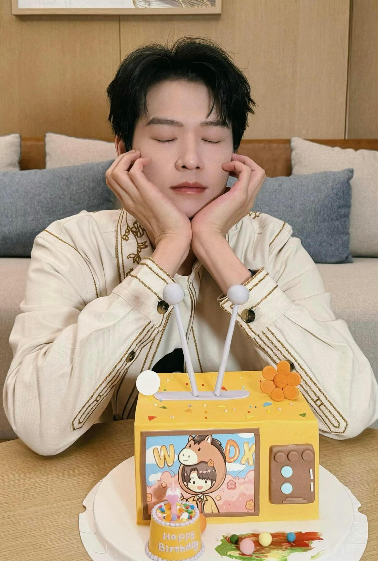 魏大勋超话
生日快乐哟@魏大勋 
新的一岁也一直一起吧！我爱你
谢谢你来到这世上