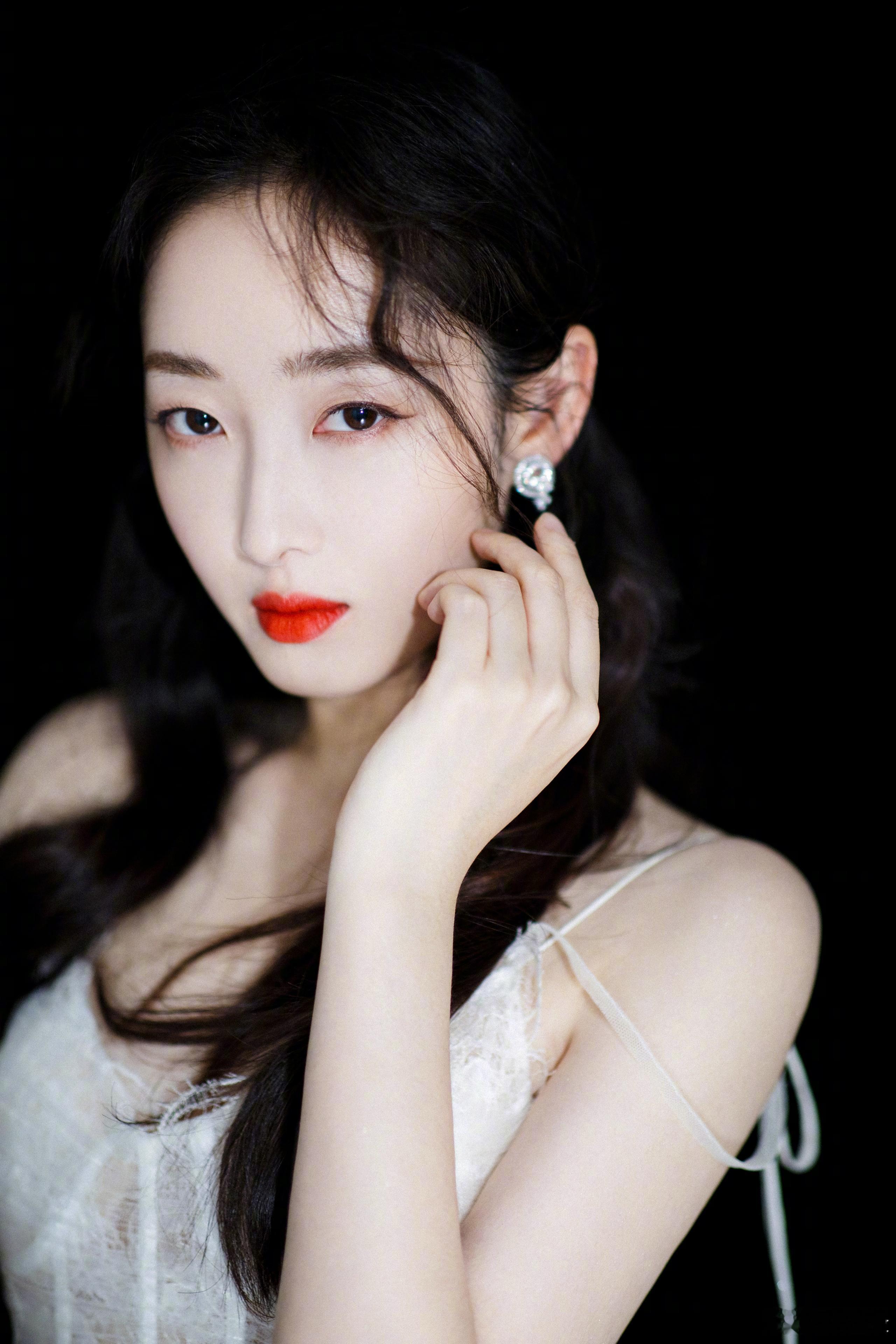 蒋梦婕 精致妆容，柔美温婉#蒋梦婕[超话]# ​​​