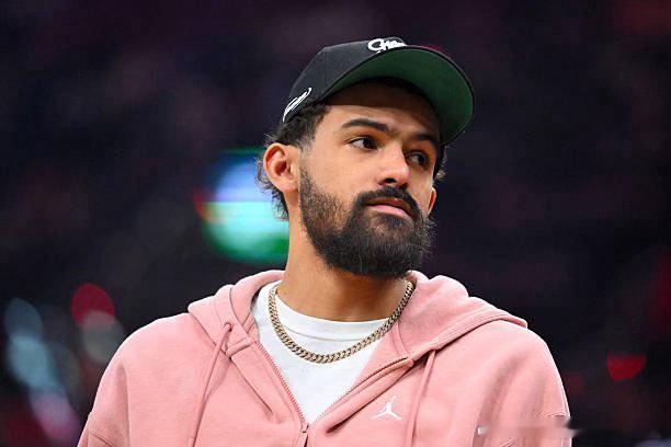 NBA  Spears：特雷·杨将选择不执行最后一年价值4897万美元的合同选项