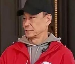 80岁的王学圻精神状态极佳，令人折服。
在电影《澎湖海战》片场，他饰演福建水师提