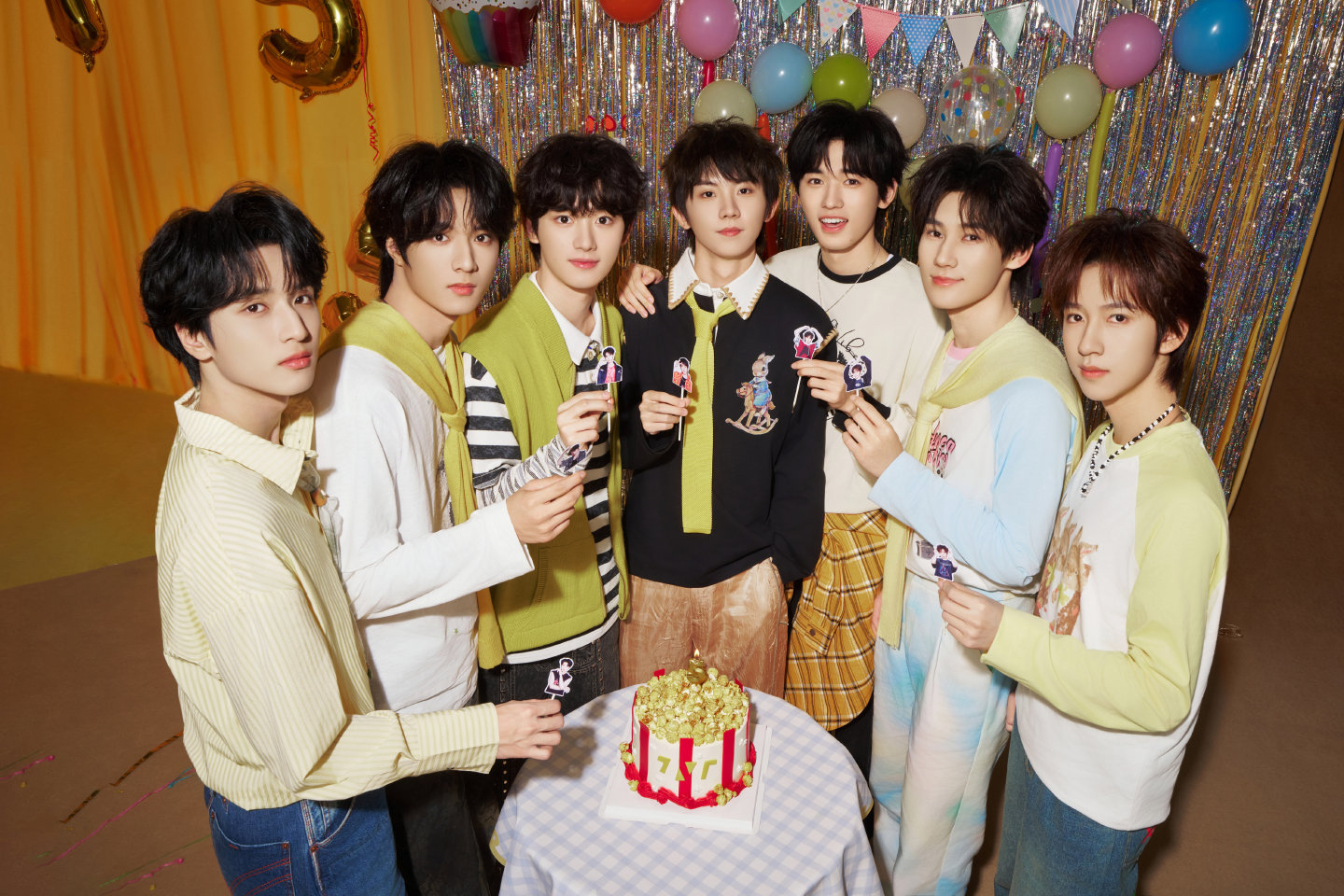时代少年团庆祝出道五周年 五周年快乐😆  