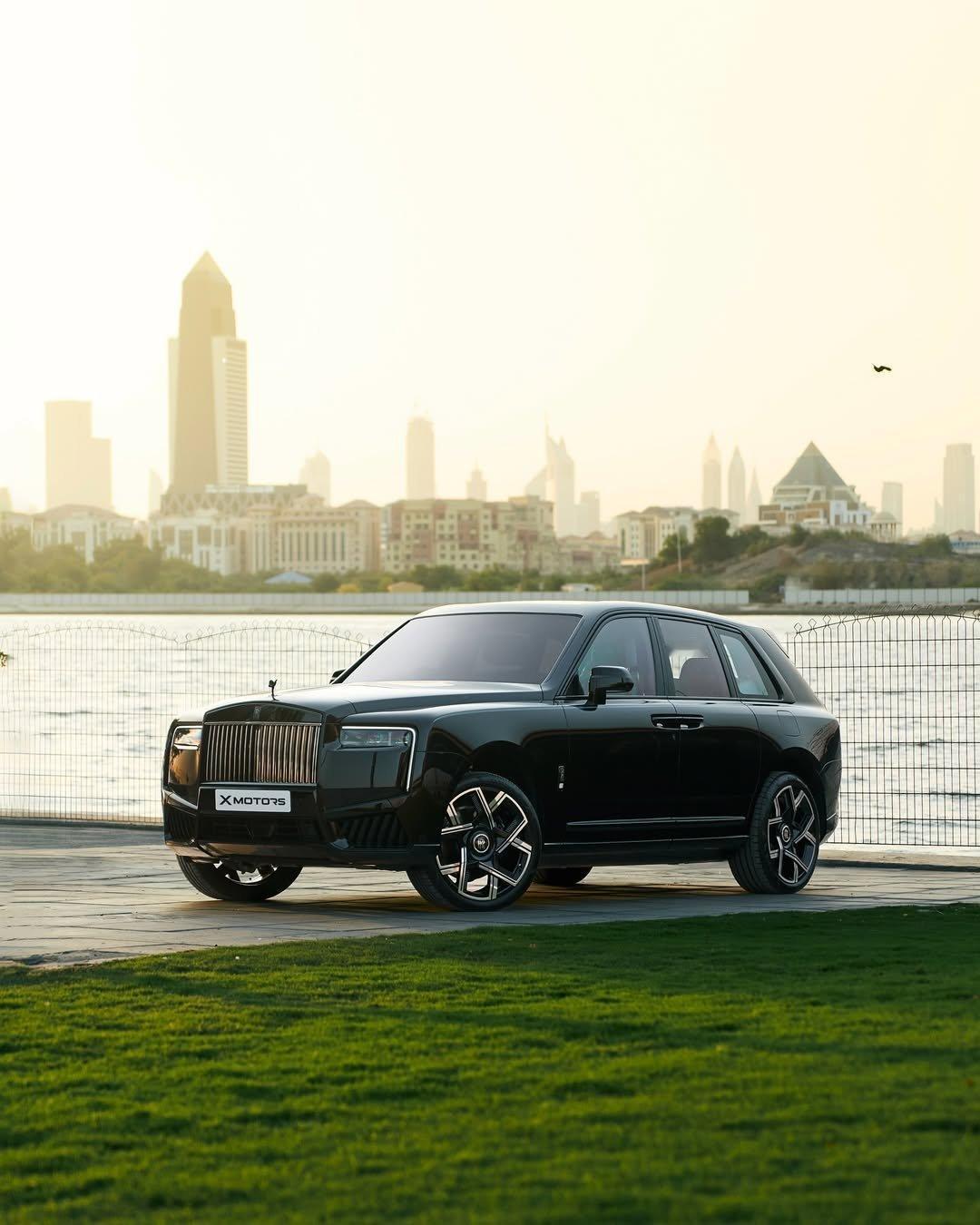 改车吧[超话] Rolls-Royce Cullinan ​​​