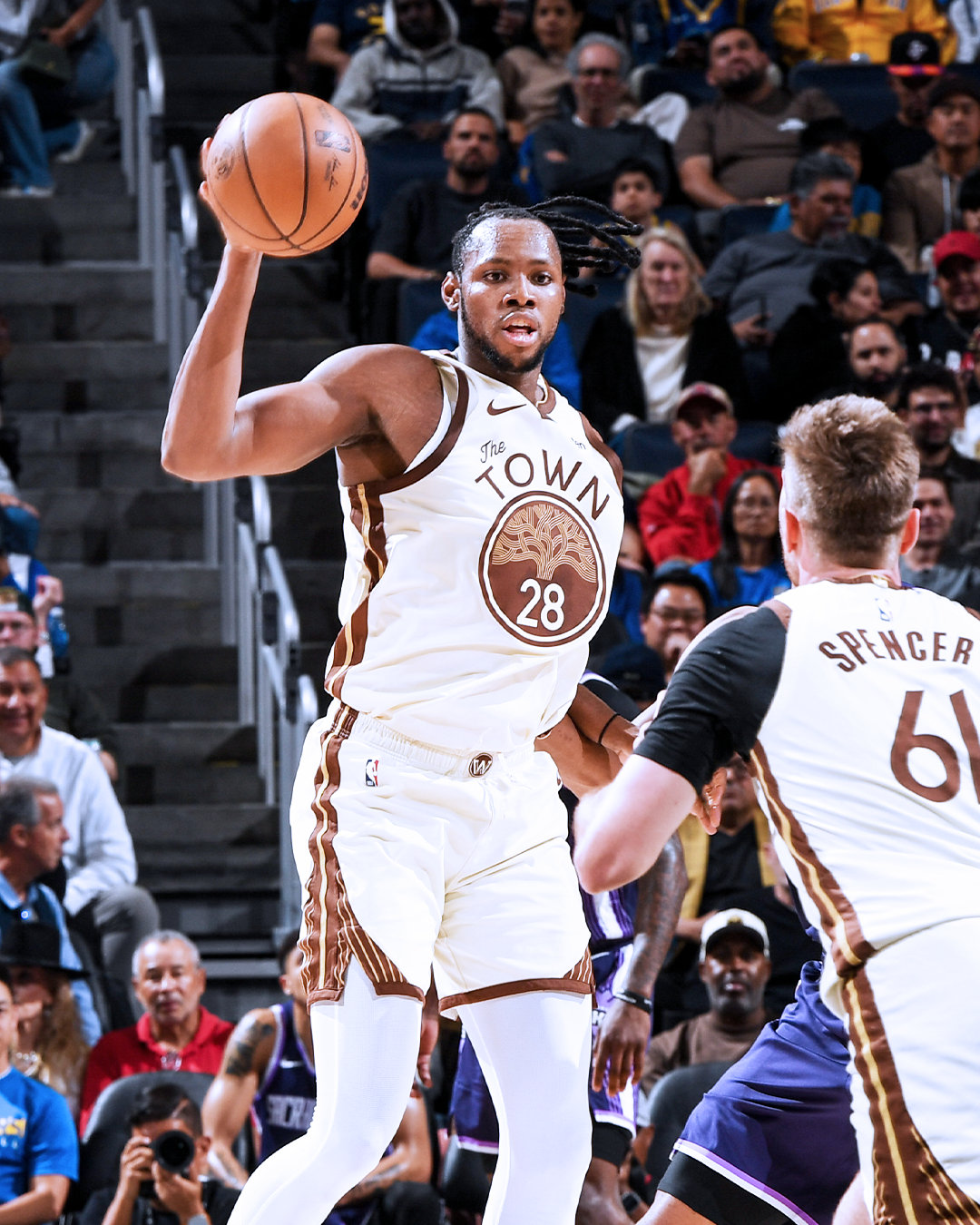 巴锡14分，12篮板，2抢断，2盖帽。勇士战胜国王