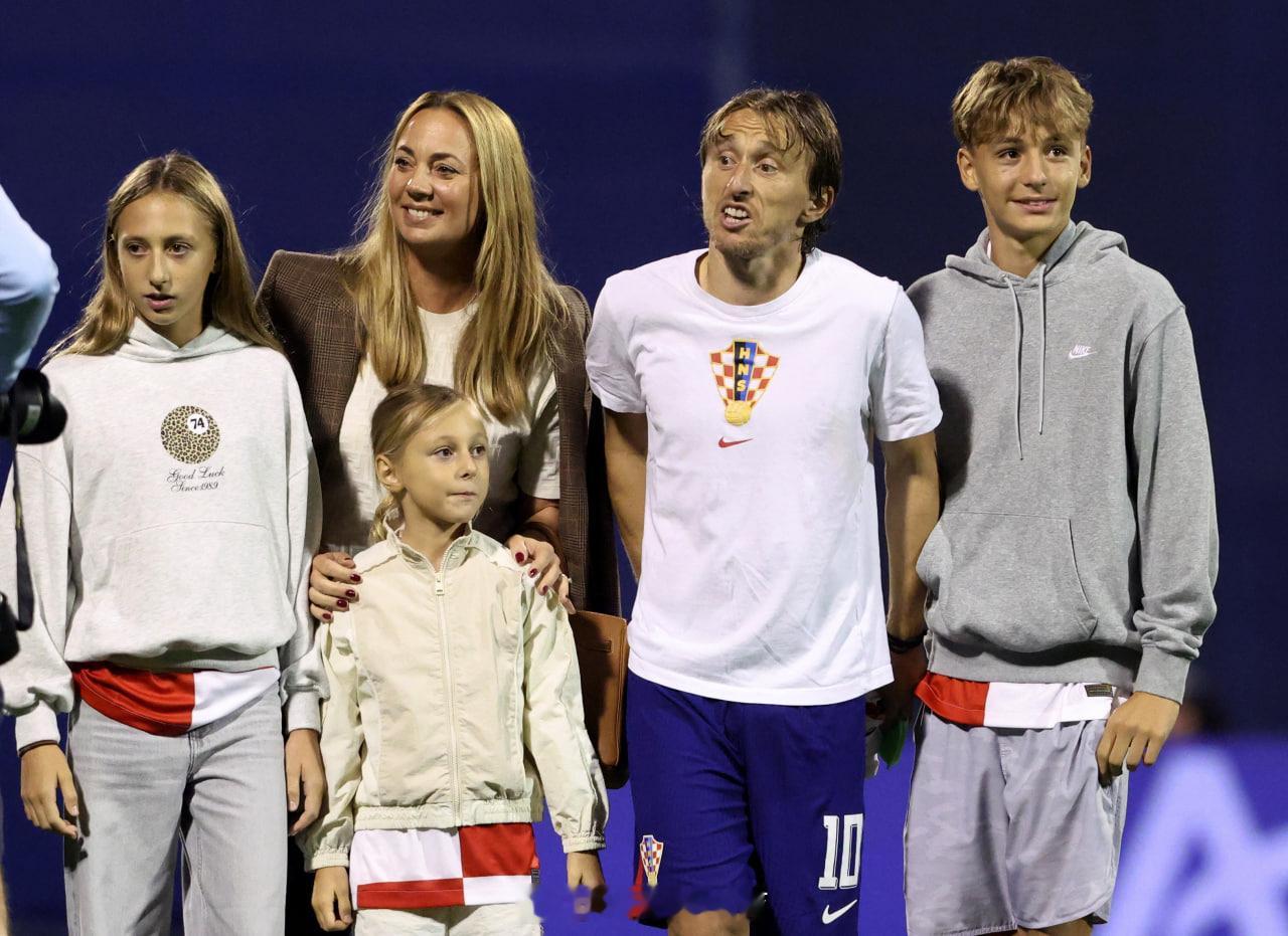 莫德里奇：19岁搬家时认识的妻子 我咨询了3小时就为了和她多说话莫德里奇接受晚邮