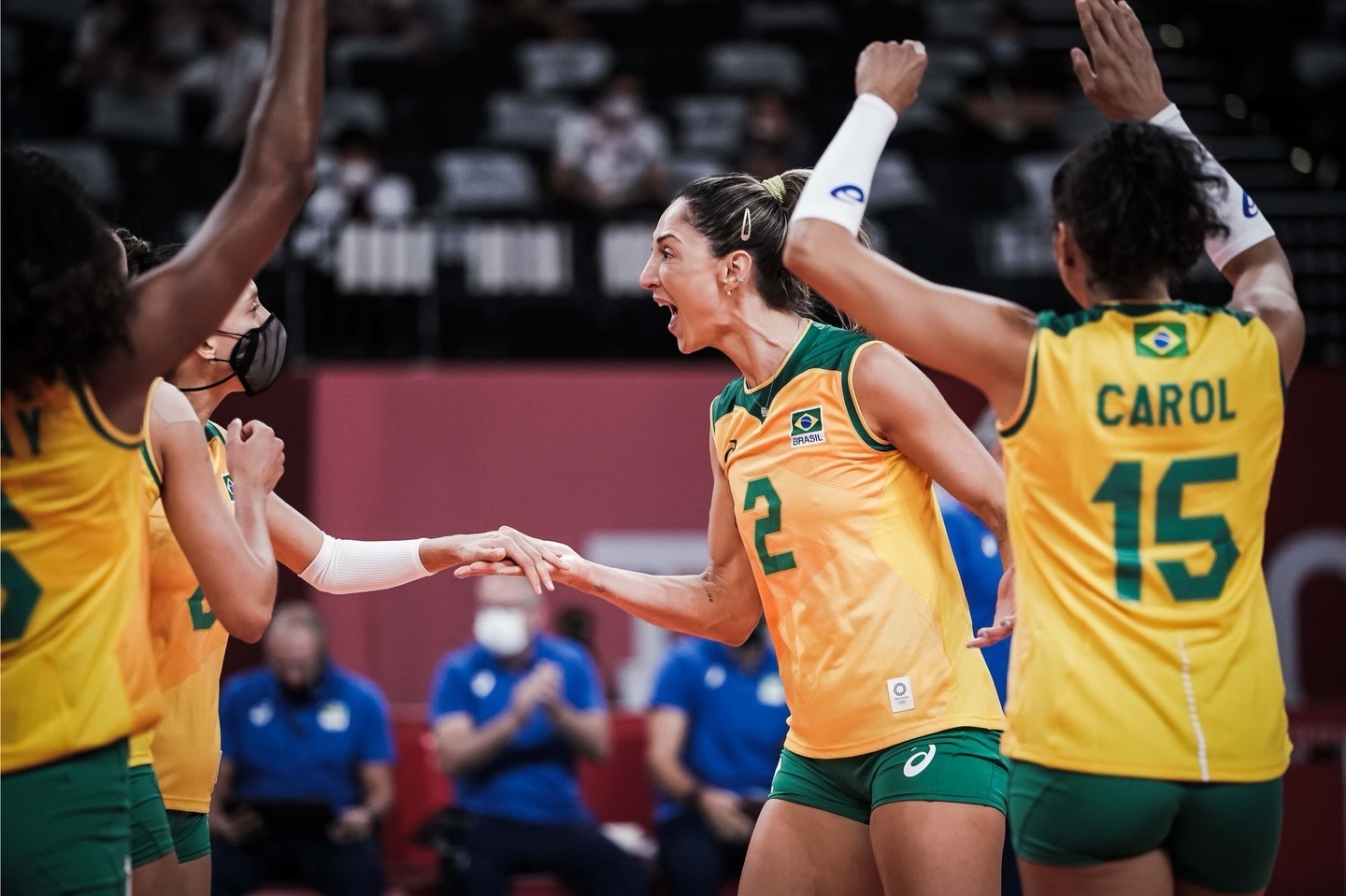 “墙姐”卡罗尔致敬卡罗琳！能在你身边，和你一起夺得奥运奖牌，是如此美好。你在40