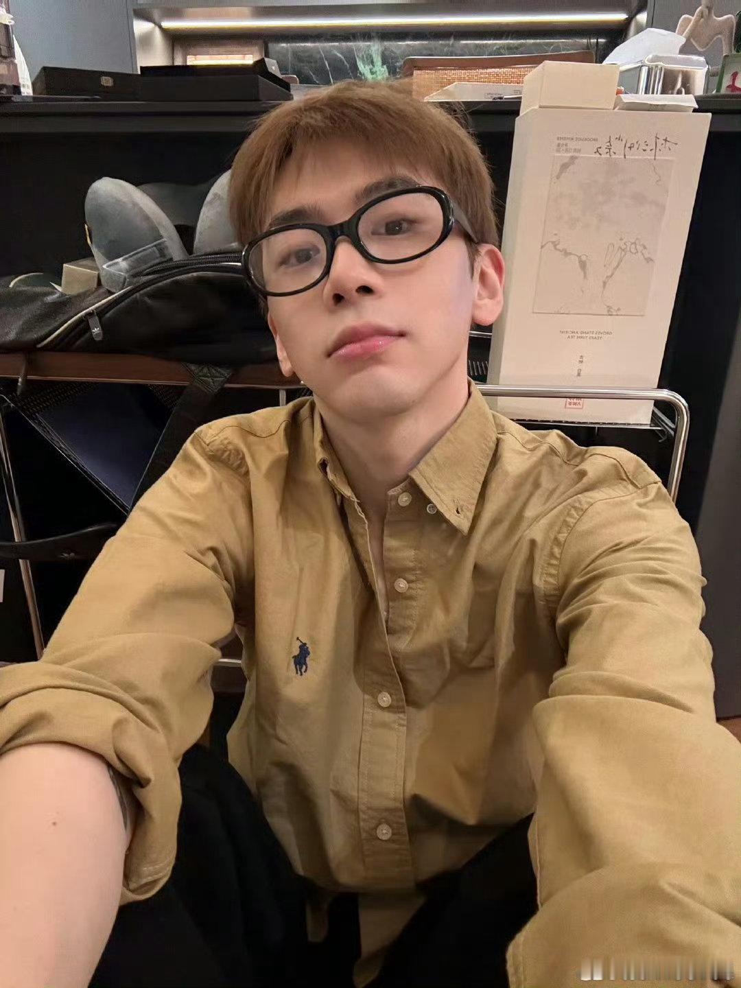 会用抽象发言承包笑点！戏里对“你好”“怕我”的解读堪称梗王，戏外错过梗就六点做梦