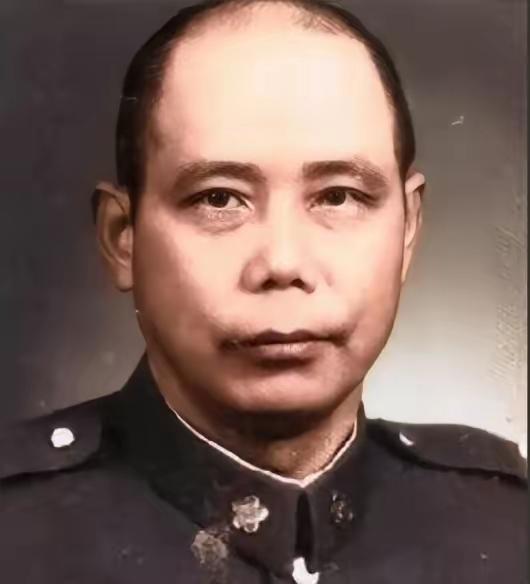 ​​1955年，74军副军长余程万在香港意外遇害，女儿在收拾余程万的遗物时，在他